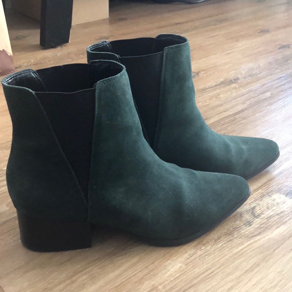 Urban Outfitters Chelsea Boots